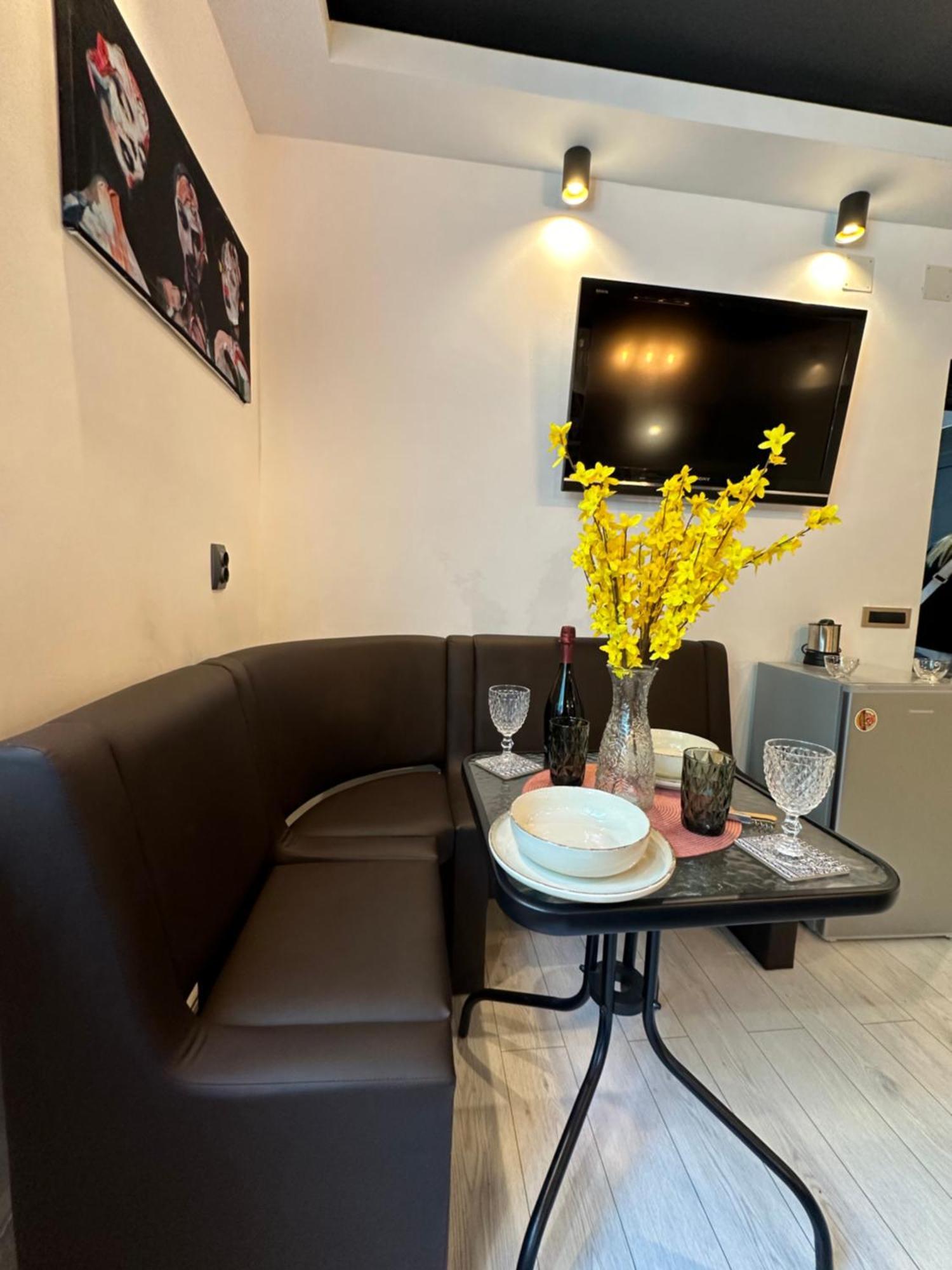 The Fame - Modern Studio In Top Location & Parking Craiova Exterior photo
