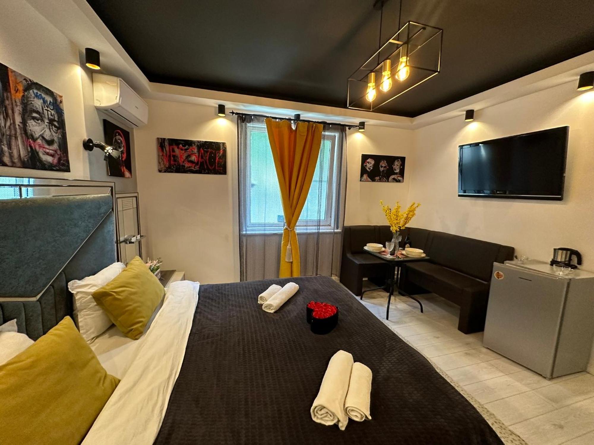 The Fame - Modern Studio In Top Location & Parking Craiova Exterior photo